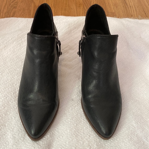 FRYE AND CO. Shoes - LAST CALL! Like new Frye booties. Black. 6.5. 2.5” heel. Leather upper.
